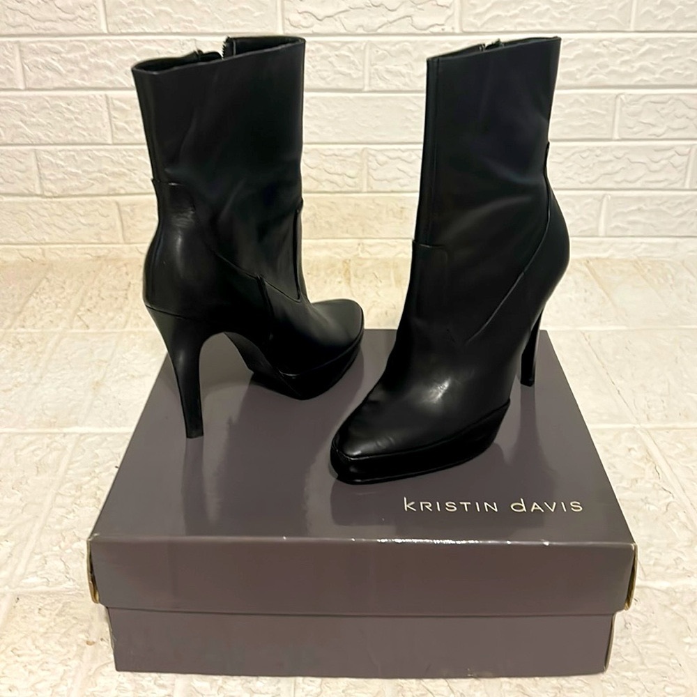 Kristen Davis black platform high heel boot with side zip